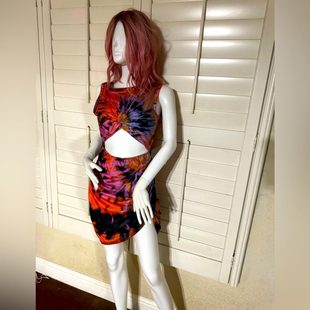 ✨3/$10 or 5/$15 Tie Die Cut Out Dress Size M